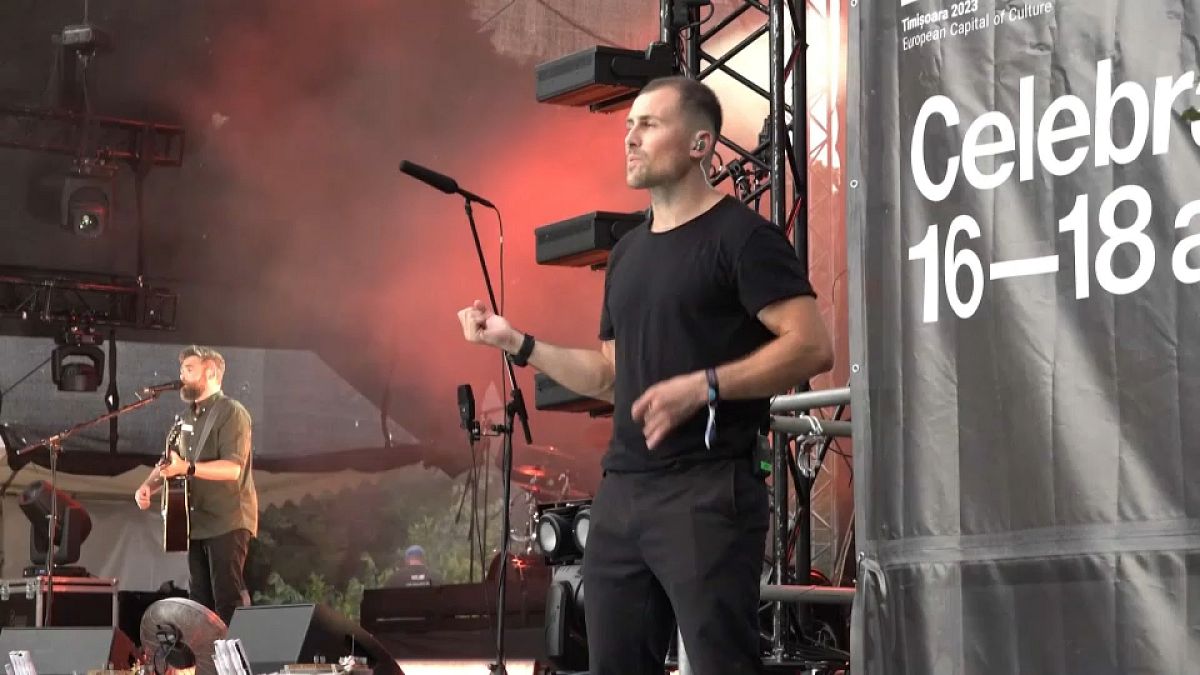 Video. Müzikal işaret dili tercümanları engellilere konser kazandırıyor