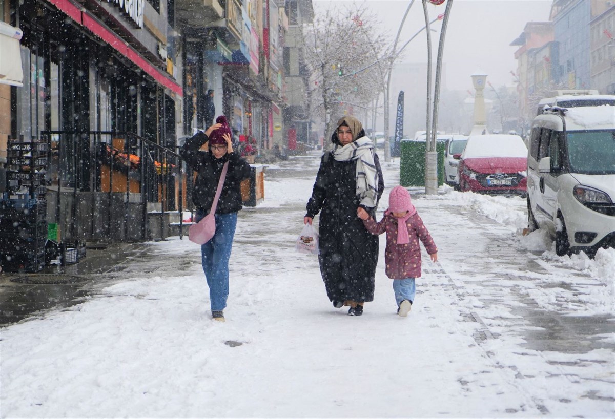 Muş Beyazdı: Köyün 15 Sokağı Ulaşım için Kapalı