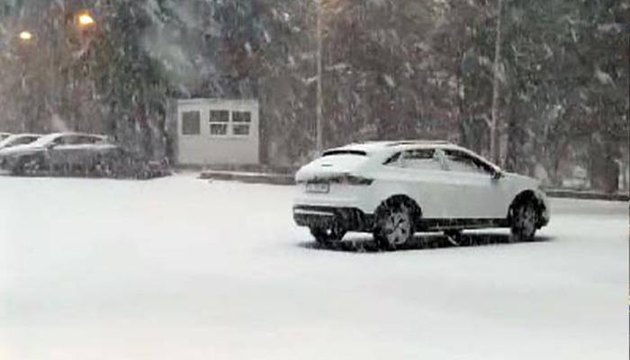 Bolu'da kar yağışı! Hava sıcaklığı sıfırın altına düştü ... Platolar beyaz oldu