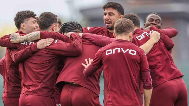 Trabzonspor, Beşiktaş derbisi için bir araya geldi!