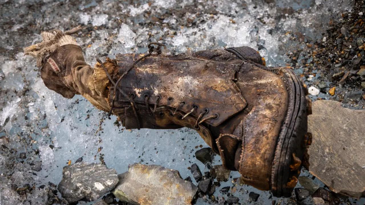 Everest Dağı'nda bir çorabın içinde bulunan donmuş ayak, asırlık bir gizemi çözebilir
