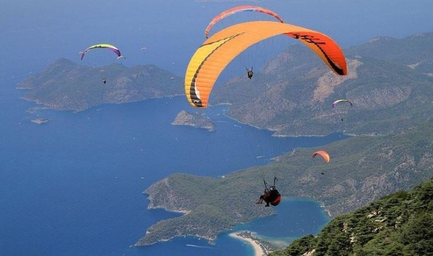 Bayramda Babadağ'dan 4 bin kişi yamaç paraşütüyle uçtu - Son Dakika Türkiye, Cumhuriyet'in Ege Haberleri