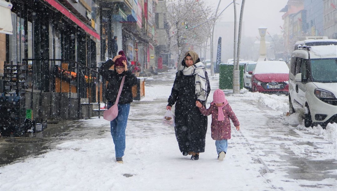 Muş Beyazdı: Köyün 15 Sokağı Ulaşım için Kapalı