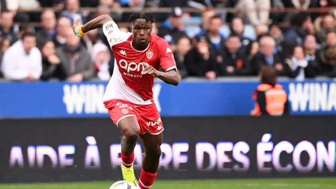 Okan Buruk çok şey istedi! Fransızlardan Galatasaray'a Kötü Haber ... Wilfried Singo kırmızı sarı kırmızı 3 istemedi