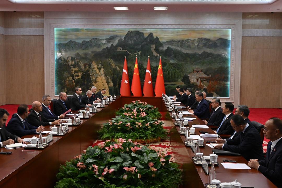Cumhurbaşkanı Erdoğan temaslarına Çin'de başladı: Toplantı sırasında 2 derleme ile kabul ettiler