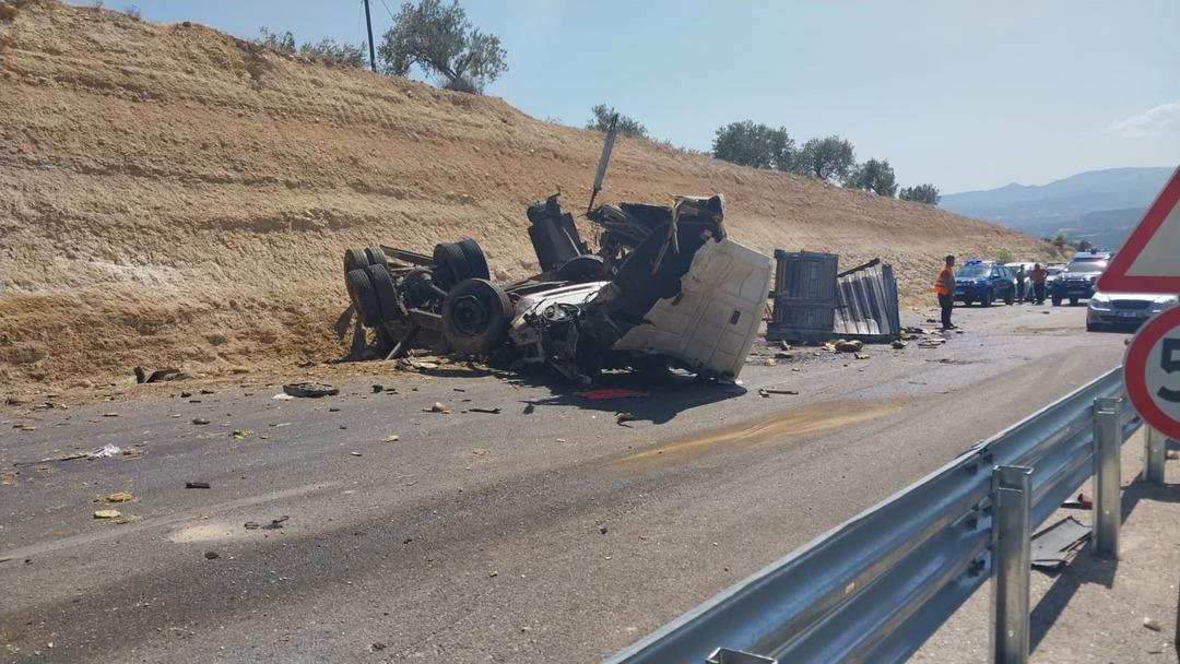 Mersin otobüsle çarpıştı: Ölü ve yaralı vardı! 3